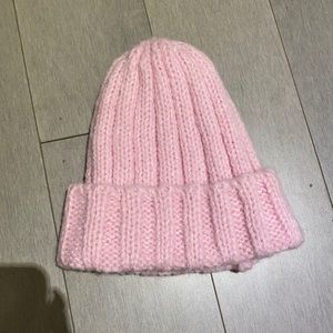 SOFT PINK BEANIE